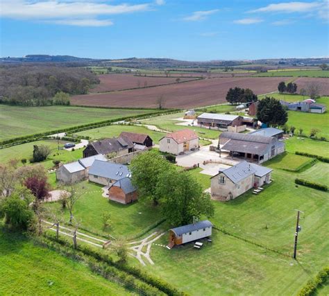 Camden Farm Barns Large Holiday Complex In Faringdon Staycotswold