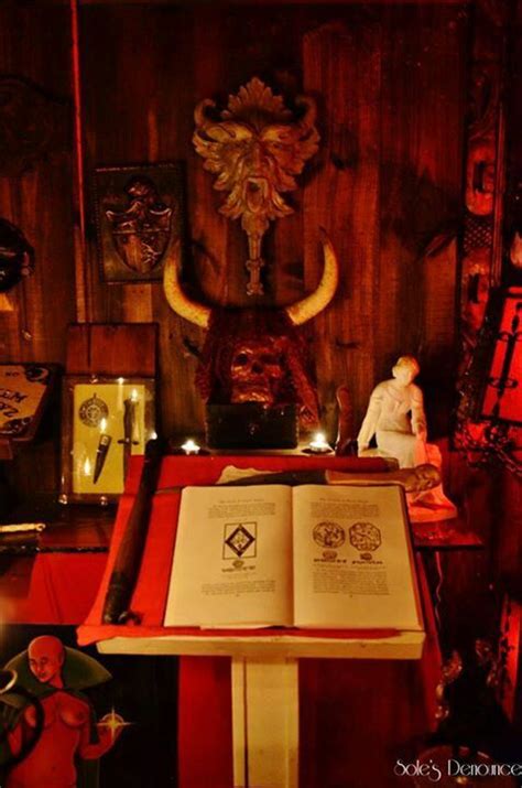 Ed and lorraine warrens occult museum houses over 50 years of haunted objects. Warren's occult museum | Ed & Lorraine Warren | Pinterest ...