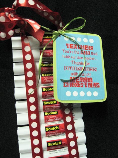 Make these easy homemade christmas gifts that your children's teachers will be sure to love. Christmas Teacher Gift - Glue Sticks