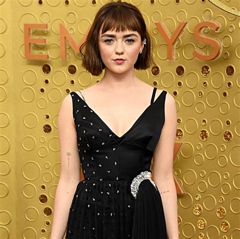 Maisie Williamss Emmys Dress The Making Off Fashion Design Weeks