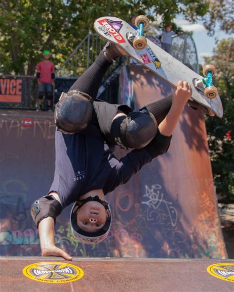 Gambar Outdoor Orang Orang Naik Olahraga Skateboard Anak Laki