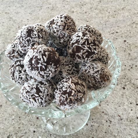 Stevia Raw Chocolate Coconut Balls Simple Recipe Scary Symptoms