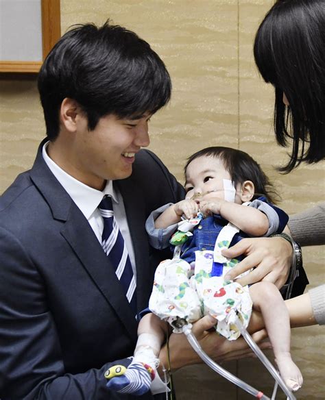 His mother played badminton and his father was a baseball player in a corporate league. Baseball star Ohtani encourages ailing boy Shohei, his parents