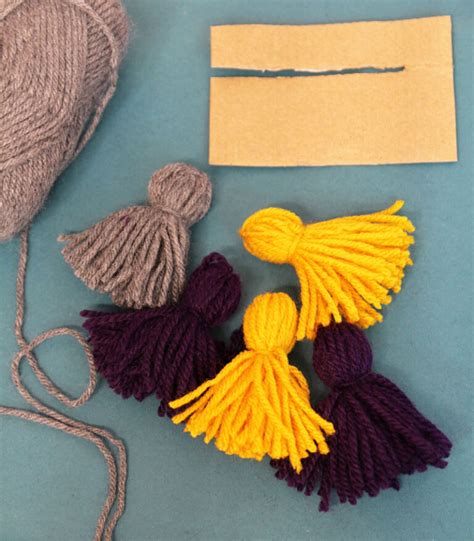 How To Make A Yarn Tassel Garland Moms And Crafters