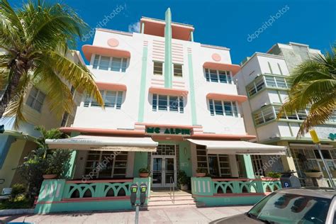 Arquitectura Art Deco En Ocean Drive En South Beach Miami — Foto Editorial De Stock © Kmiragaya