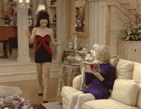 21 Important Style Tips We Learned From The Nanny Fran Fine Outfits