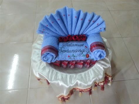 Maybe you would like to learn more about one of these? Hasil carian imej untuk cara buat gubahan tuala hantaran ...