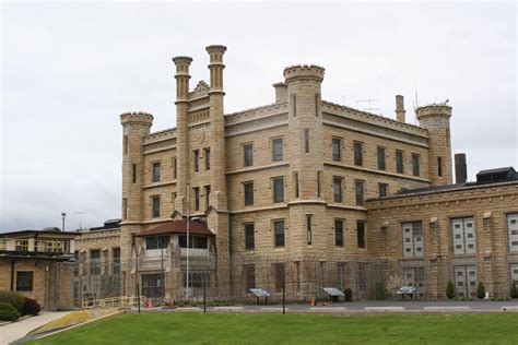 The Old Stateville Prison In Joliet Il Revilbuildings