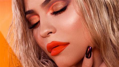 Kylie jenner is the daughter of kris and bruce, and sister to kim, kourtney and khloe kardashian. Kylie-Jenner-Kylie-Cosmetics-Summer-Palette-Campaign04-750x420 - DEATHLESS VOGUE