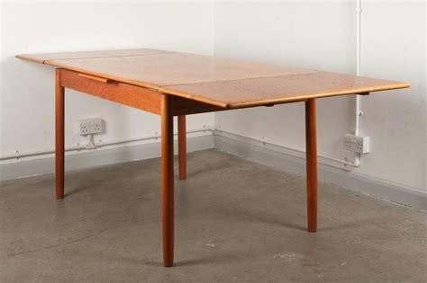 After sale price £1495 sale £1095. Extending oak dining table | CHASE & SORENSEN