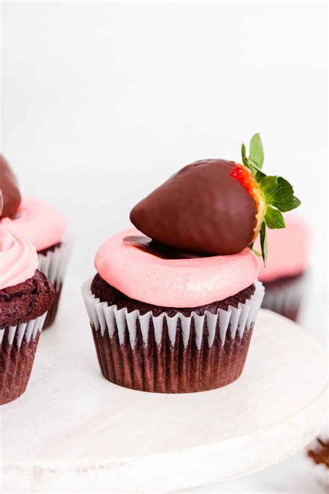 Chocolate Covered Strawberry Cupcakes Easy Dessert Recipes