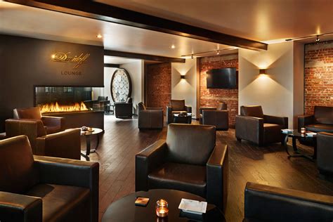 If the way the space is arranged makes it unavoidable to stop cigar smoke from blowing around, go out of your way to blow the smoke in a different direction away. Davidoff Opens New Cigar Lounge in Ridgewood