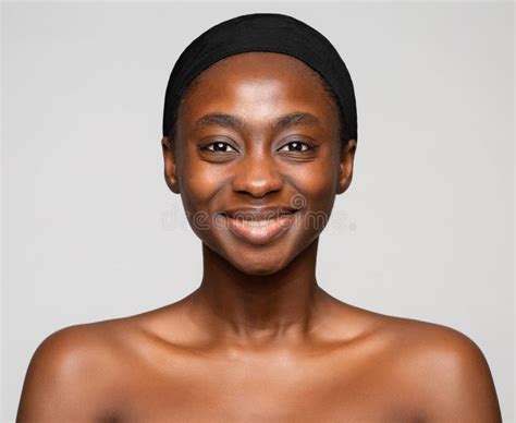 Natural Dark Bronze Portrait Beautiful African Woman Stock Photos