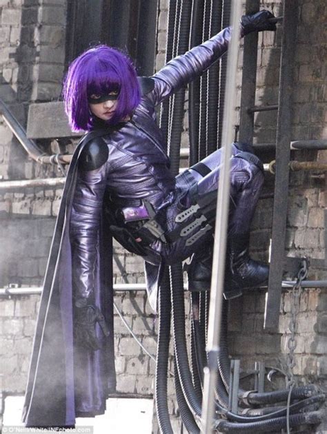 hit girl tóc tím lại tung hoành trong kick ass 2