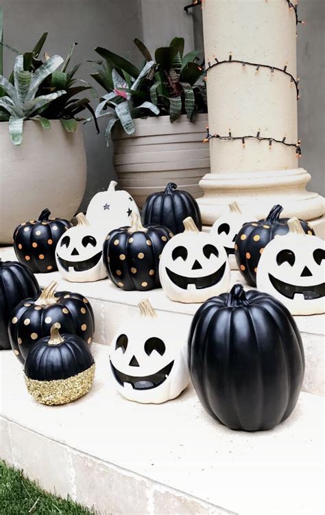 Kardashian decorated her home with designer jeff andrews, and the result is both a total. Kourtney Kardashian fall Halloween decor 🎃 | Halloween ...