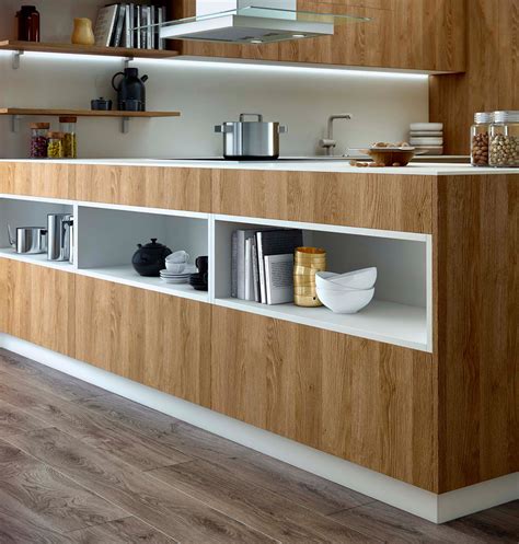 Desde jardinatis, os proponemos unas ideas muy decorativas para vuestro hogar utilizando la flor de pascua o poinsettia. Cocinas modernas | Aram Interiors