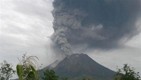 Sementara titik gempa berada di 76 km barat daya padang sidempuan. Isu Asap Hitam di Gunung Lubuk Raya Usai Gempa Padang ...