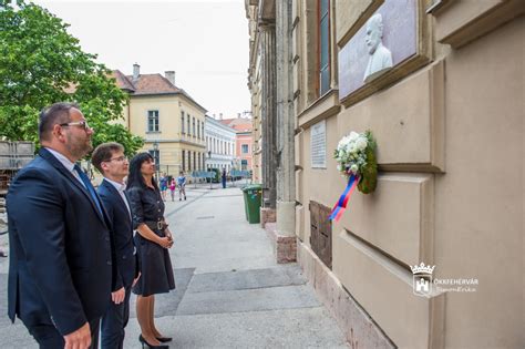 Szentté avatását a legtöbb keresztény egyház elismeri; Fejér Megyei Szent György Kórház