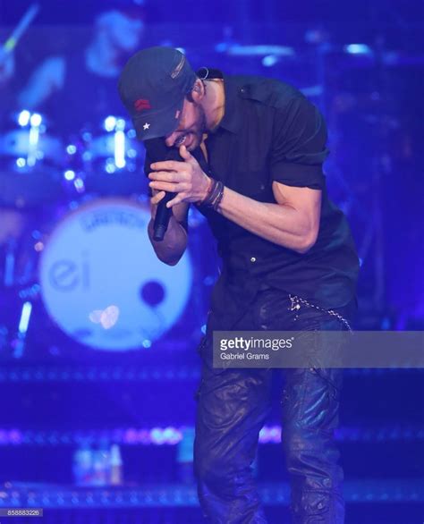 Enrique Iglesias Performs At Allstate Arena On October 7 2017 In