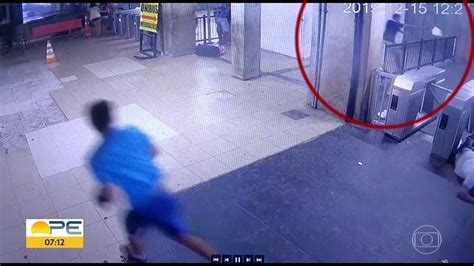 Homem atira e causa correria entre estação do metrô e TI Joana Bezerra