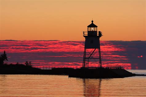 Grand Marais Lighthouse Sunrise Photograph By Glenda Mueller Pixels