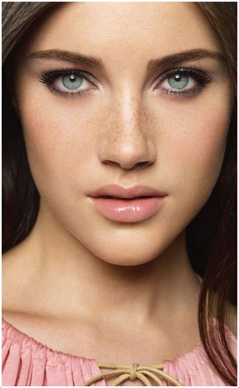 Perfect Example Of Natural Makeup With Some Eye Definition And Nude