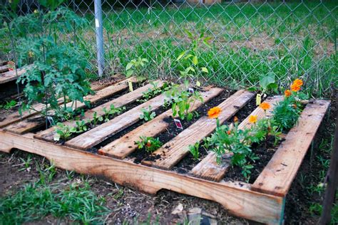 How To Make A Weedless Raised Wood Pallet Garden Bed