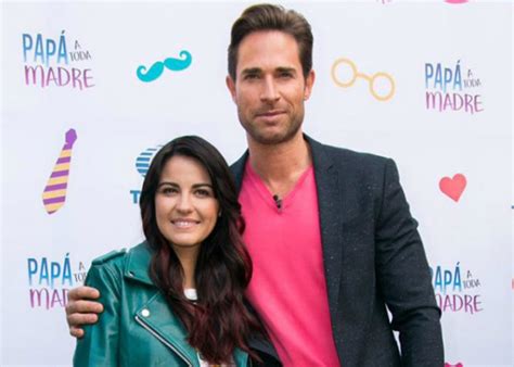 Maite Perroni y Sebastián Rulli estelarizan Papá a toda madre TN8 tv