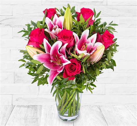 Roses And Lilies Flowers With Free Delivery Flower Delivery By 123