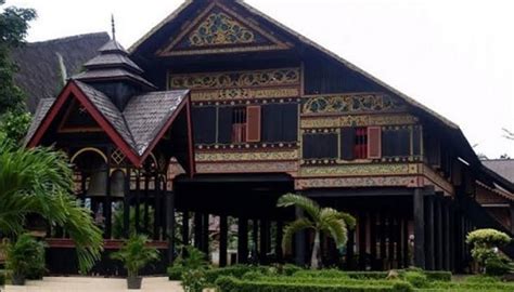 Rumah Adat Aceh Beserta Ciri Khasnya Gambar Lengkap