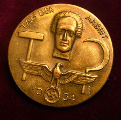 Mai 2004 als anlass zum feiern betrachtete. Tag Der Arbeit 1934 (Day of Work) Brass Badge