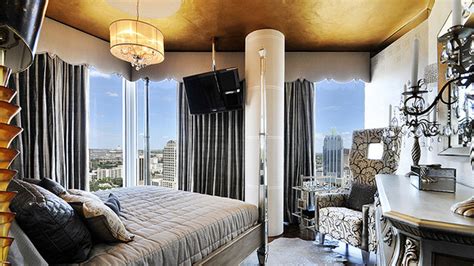 20 Ideas To Bring Glamour To Your Bedroom With Gold