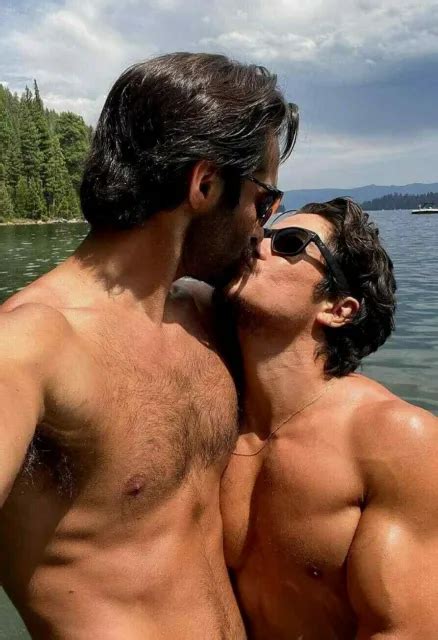 Shirtless Male Beach Beefcake Gay Interest Kissing Couple Men Photo X B Eur Picclick It