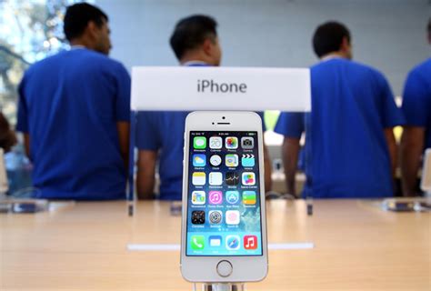 Apple Drops On Weak Iphone Sales Revenue Outlook
