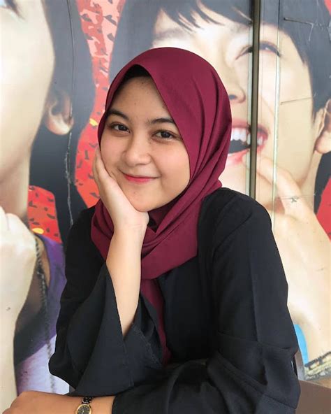 Beautiful Hijab Has A Sweety Smile Tube Hijabi
