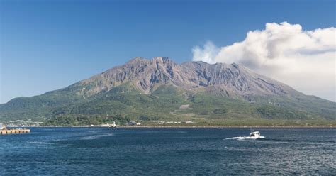 Manage your video collection and share your thoughts. 桜島の噴火回数が666回を突破!～宵闇に沈む姿と鹿児島市の ...