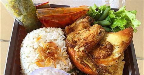 Nasi ayam woku dengan terong bakar: Resep Ayam penyet sambal rawit oleh Nat - Cookpad