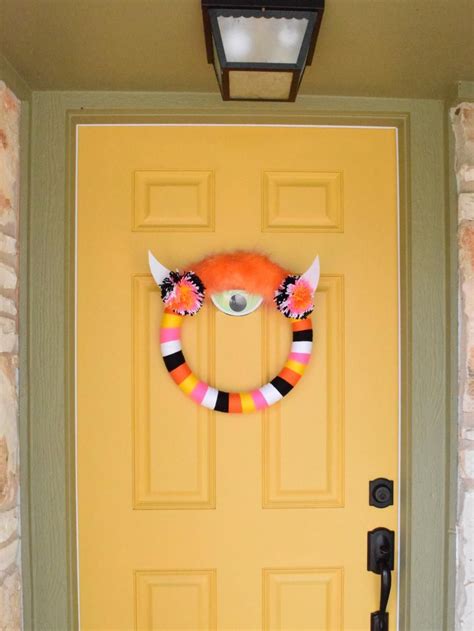 Diy Network Loves These Witty And Outrageous Halloween Wreaths