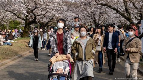 Total and new cases, deaths per day, mortality and recovery rates, current active cases, recoveries, trends and timeline. Coronavirus: How Japan keeps COVID-19 under control - DNyuz