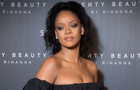 Rihanna Wearing Fenty Beauty Products Popsugar Beauty