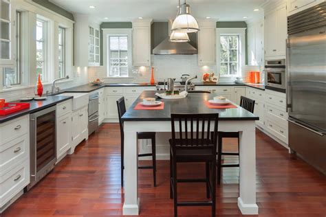 This u shaped kitchen design is a striking example of elegance and style. 41 U-Shaped Kitchen Designs - Love Home Designs