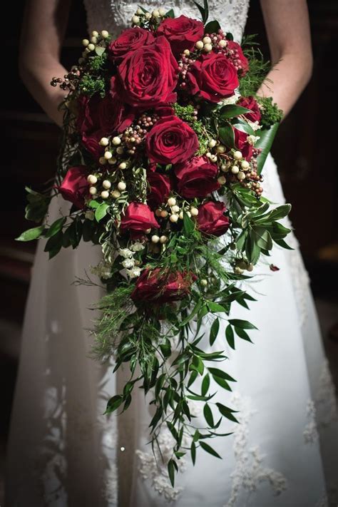 Romantic red wedding bouquets are perfect for nearly every wedding season, but we especially love these punchy bundles of blooms for a wedding on valentine's day. Amazing Red Wedding Bouquets | Red bouquet wedding, Flower ...