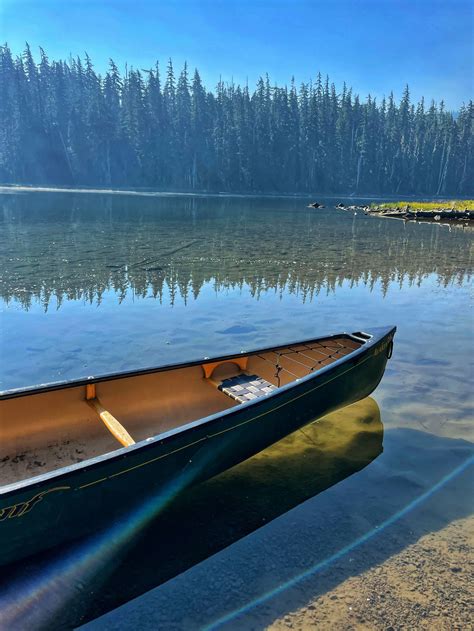 39688 Canoeing On The Crystal Clear Waters Of Waldo Lake Oregon Waldo Lake Crystal Clear