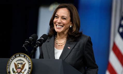 Ngày 20/8 (theo giờ washington), phó tổng thống mỹ kamala harris đã lên máy bay tại căn cứ andrews ở bang maryland, khởi hành chuyến thăm singapore và việt nam. Nhà Trắng thông báo Phó tổng thống sắp thăm Việt Nam - VnExpress