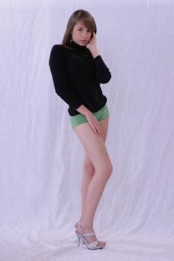 IMX To Sharon Model Green Shorts X