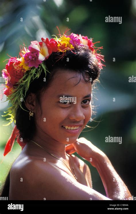 Young Micronesian Girl Dancer Of Pohnpei In Traditional