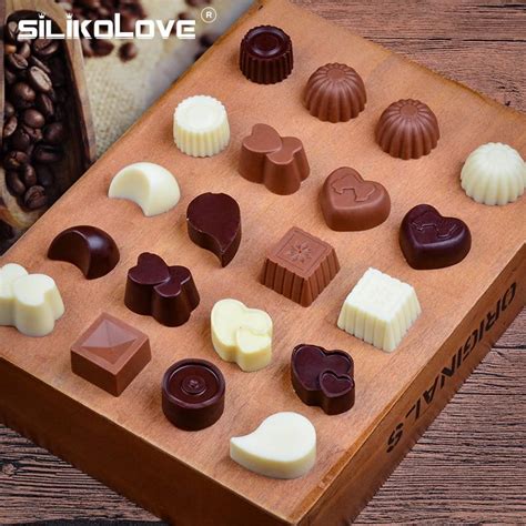 I love using silicone chocolate molds. 3D Chocolate Mold Silicone Chocolates Molds for Baking ...