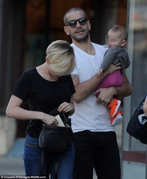 Jun 21, 2021 · scarlett johansson has spoken out about the mixed reactions to the death,. Scarlett Johansson and Romain Dauriac dote on their baby ...
