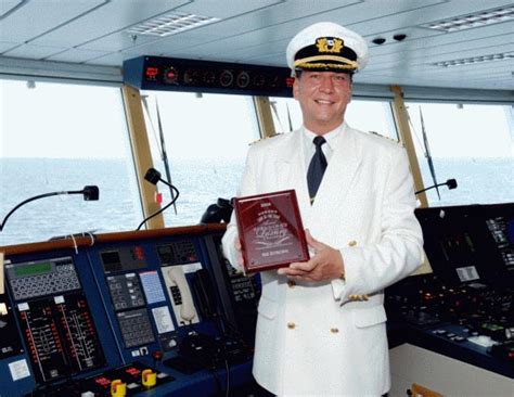 A cruise ship captain in your area makes on average $55,513 per year, or $1,284 (2%) more than the national average annual salary of $54,229. Which Cruise Ship Really is The Best in the World?