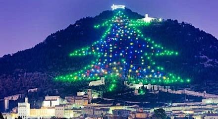 Kota Di Italia Nyalakan Pohon Natal Terbesar Di Dunia Satu Harapan